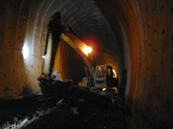 隧道安全專業高效仰拱，二次襯砌爆破拆除施工